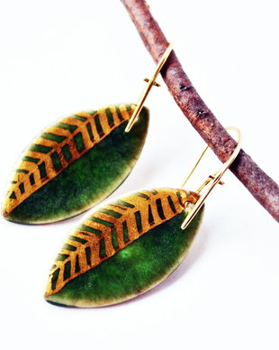 cercei glazura verde cristale , tortite din argint placate cu aur de 14 K ,pictati cu aur lichid - GOLDEN WINTER