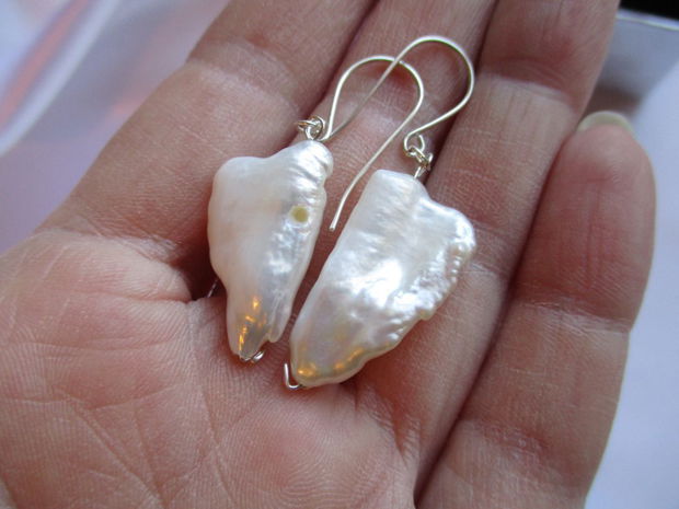 Cercei argint si perle biwa albe