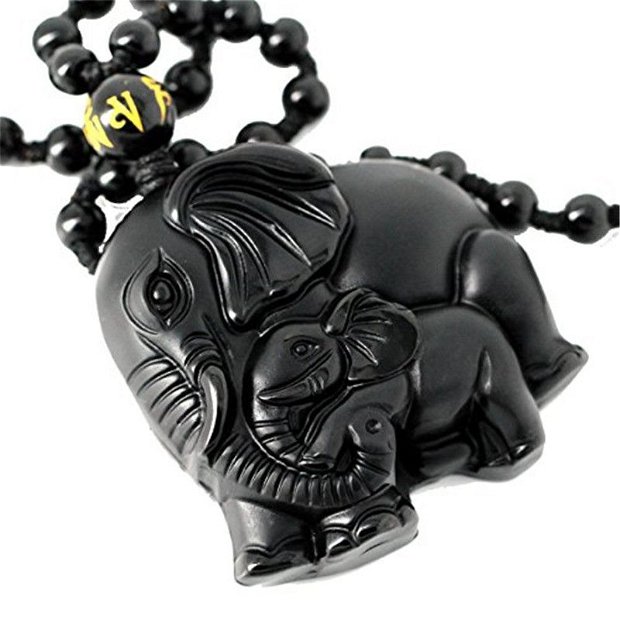9910 - Pandantiv, obsidian negru sculptat, elefanti, 50x45mm REZERVAT