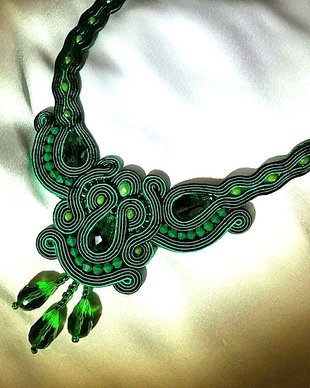Colier soutache verde cu cristale
