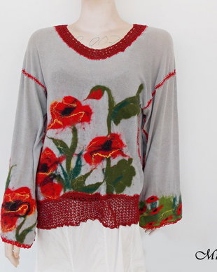 Bluza din tricot cu maci rosii impasliti si danteluta crosetata
