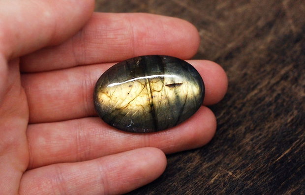 Cabochon Labradorit Oval - ocru auriu