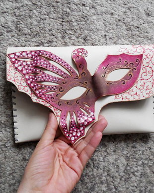 poseta plic handmade unicat din piele - Fairy Red Mask