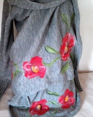 Cardigan asimetric cu flori de lana impaslite