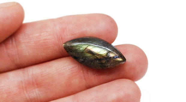 Cabochon Labradorit Marquise - mini / 12 carate - IBN0003