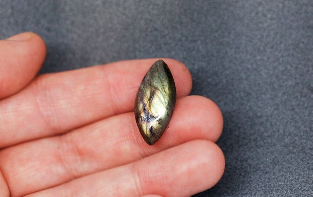 Cabochon Labradorit Marquise - mini / 12 carate - IBN0003