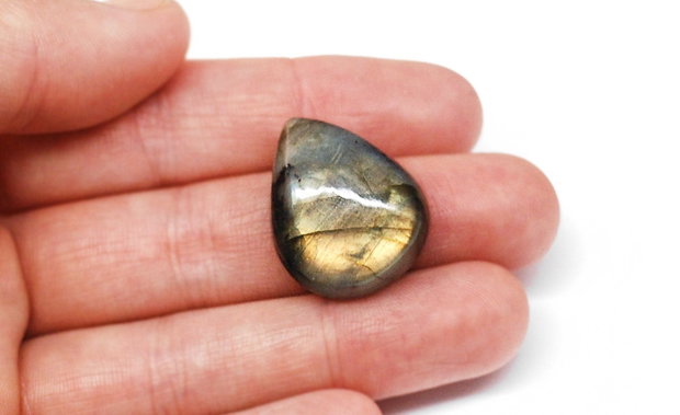 Cabochon Labradorit flashy - lacrima / 27 carate - IBN0017