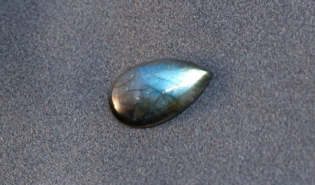 Cabochon Labradorit  Lacrima / 22 carate / IBN 0006