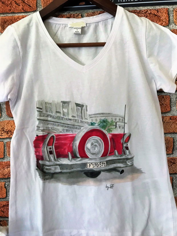 Tricou pictat "Red car - Cuba"