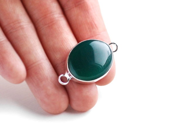 Conectoare agat oval verde smarald in rama argintata si antichizata