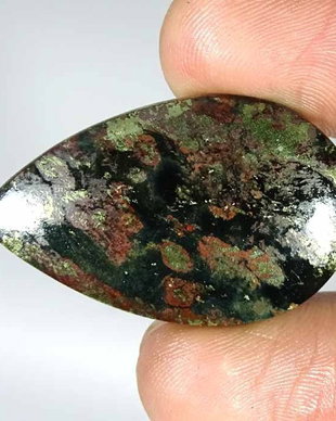 9915 - Cabochon, apache gold sau "aurul nebunilor", pirita in magnetit, 38x23x4mm