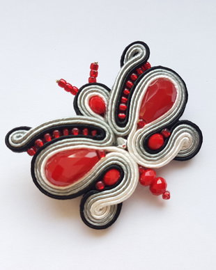 Brosa soutache fluture