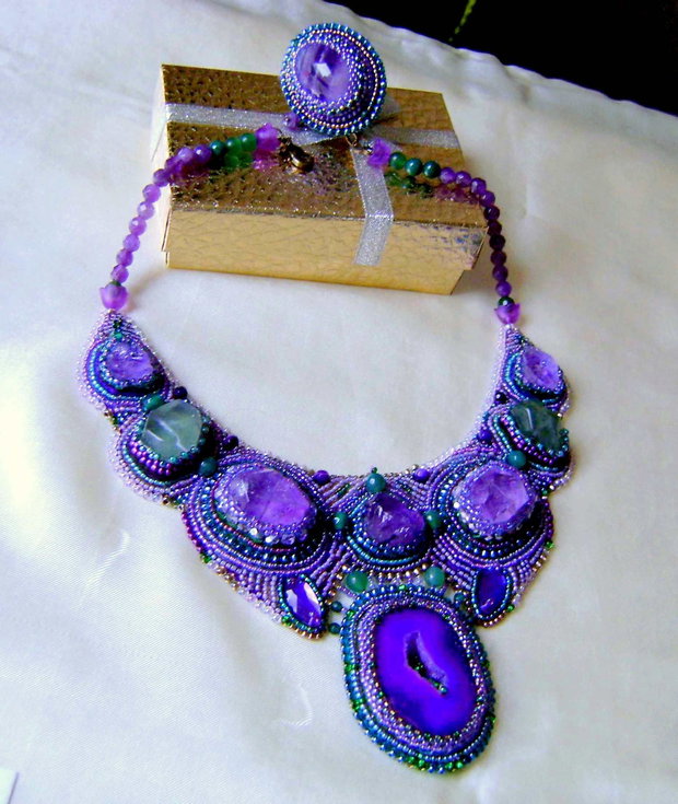 Vandut / The purple and The green =Colier si inel statement, creatie proprie