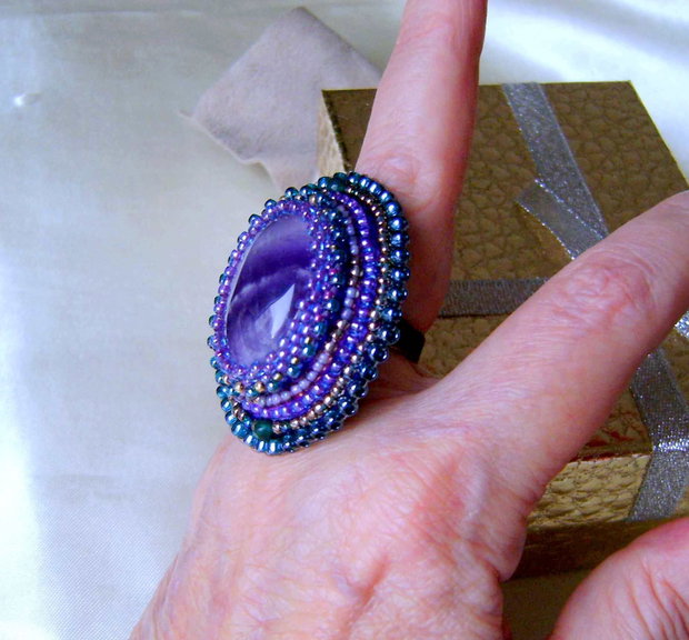 Vandut / The purple and The green =Colier si inel statement, creatie proprie