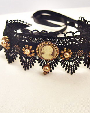 chocker cu camee si perle