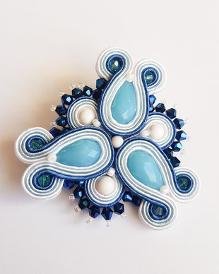 Brosa soutache albastru-alb