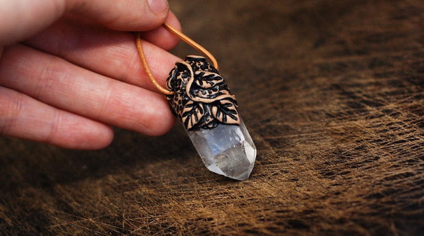 Amuleta lemurian seed quartz si lut polimeric patinat