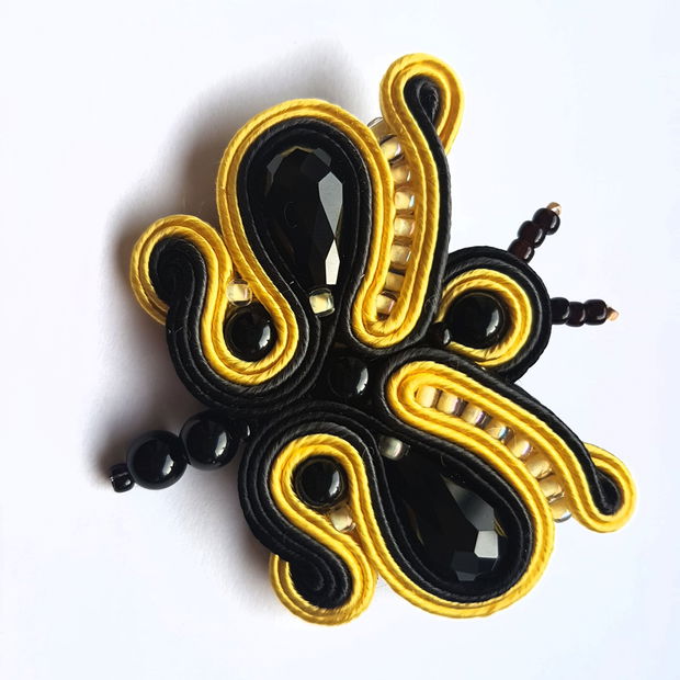 Brosa soutache fluture galben si negru