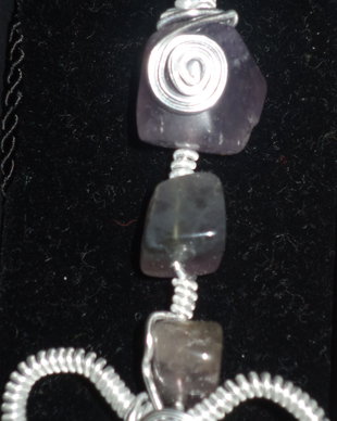 Colier handmade cu pandantiv din sarma si ametist - purple bow