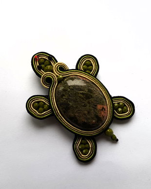 Brosa soutache statement