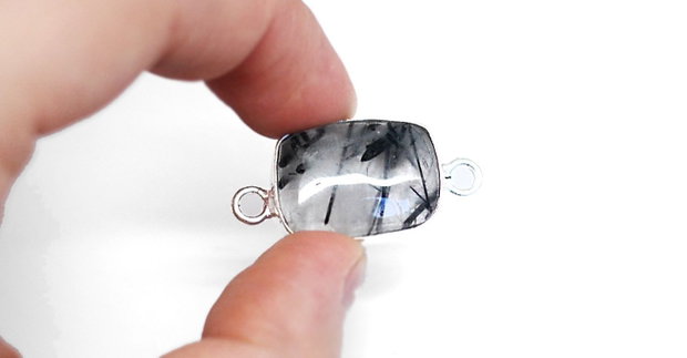 Conector Quartz turmalinat in rama argintata