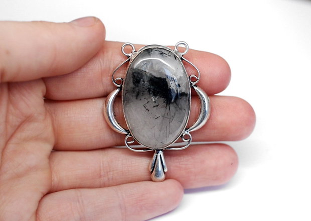 Pandantiv quartz turmalinat in rama argintata