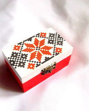 Cutie   cu motiv traditional 31951
