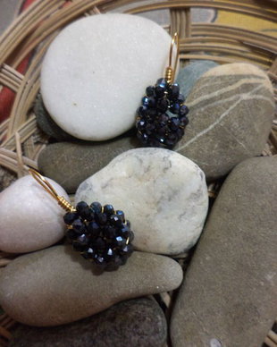 Cercei din sarma si cristale fatetate negre - gold & black