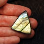 Cabochon Labradorit  triunghi valurit  - 30 carate - IBN0043