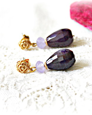 Cercei violet cu agate jad si trandafir auriu