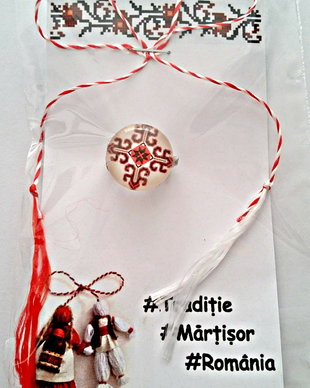 Brosa martisor cabochon sticla 14mm motive traditionale