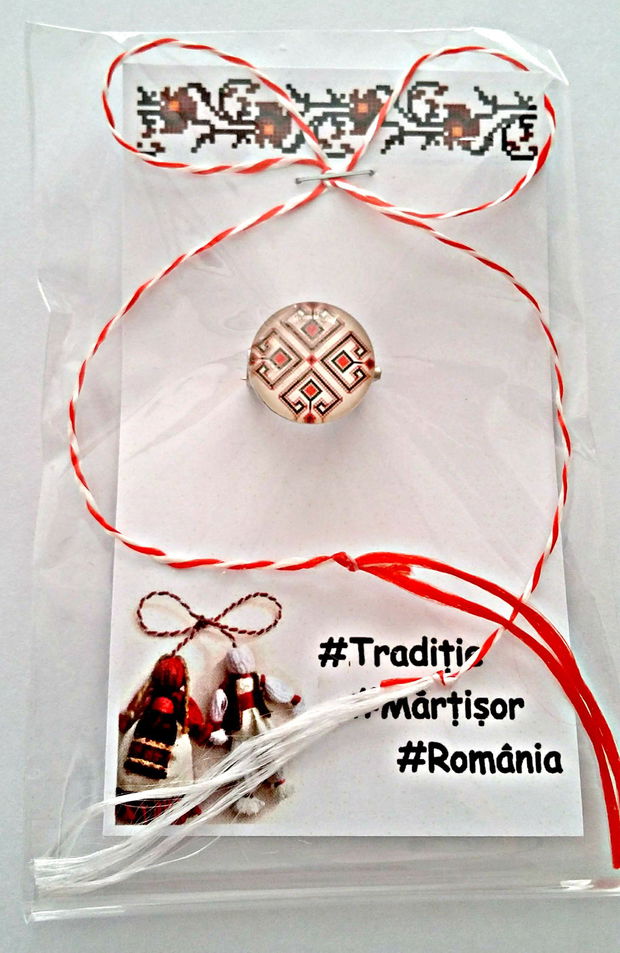 Brosa martisor cabochon sticla 14mm motive traditionale