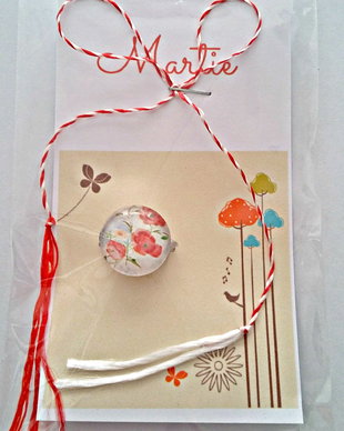 Brosa martisor cabochon sticla 14mm flori