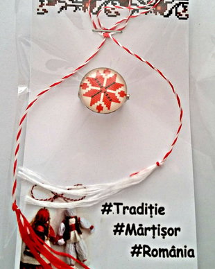 Brosa martisor cabochon sticla 14mm motive traditionale