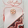 Brosa martisor cabochon sticla 14mm motive traditionale