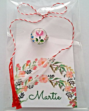 Brosa martisor cabochon sticla 14mm flori