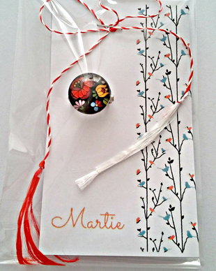 Brosa martisor cabochon sticla 14mm flori