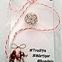 Brosa martisor cabochon sticla 14mm motive traditionale