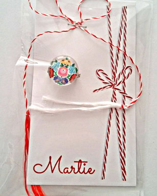 Brosa martisor cabochon sticla 14mm flori