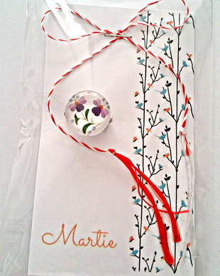 Brosa martisor cabochon sticla 14mm flori