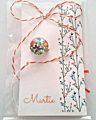 Brosa martisor cabochon sticla 14mm flori