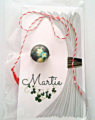Brosa martisor cabochon sticla 14mm flori
