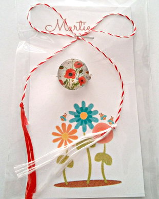 Brosa martisor cabochon sticla 14mm flori