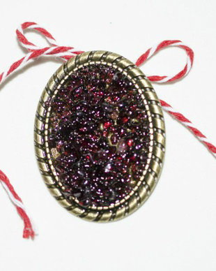 Martisor granat, Brosa pietre naturale