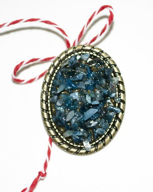 Martisor apatit, Brosa pietre naturale
