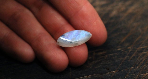 Moonstone marquise neregulat flashy - aprox 20 x 8 mm