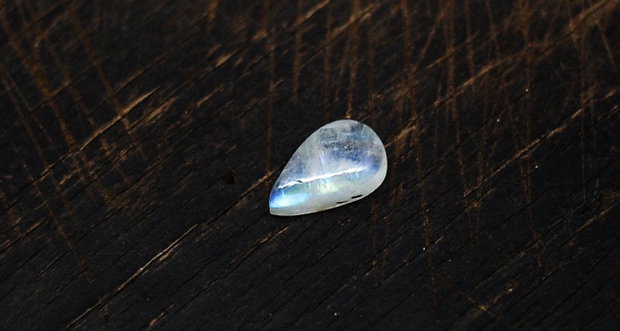 Moonstone lacrima flashy - aprox 16 x 10 mm