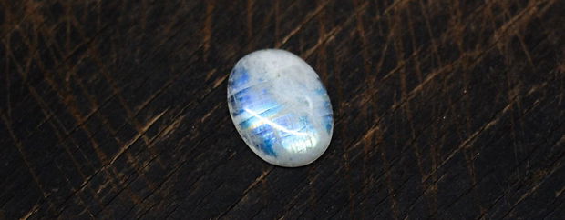 Moonstone rainbow oval - aprox 20 x 14.5 mm