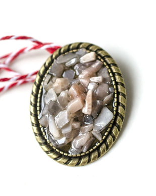 Martisor piatra soarelui, Brosa pietre naturale