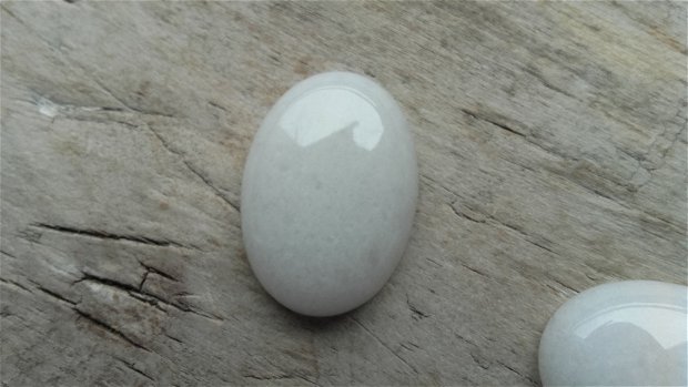 Cabochon jad alb, 25x18 mm